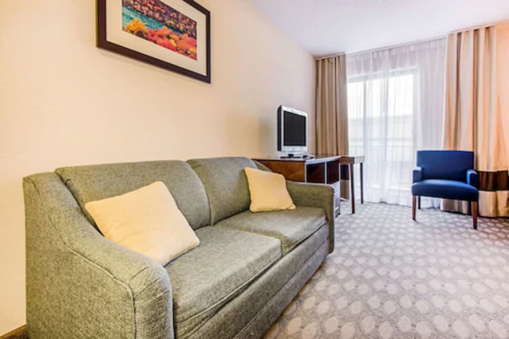 Standard Room, Non Smoking, River View - Photo 5
