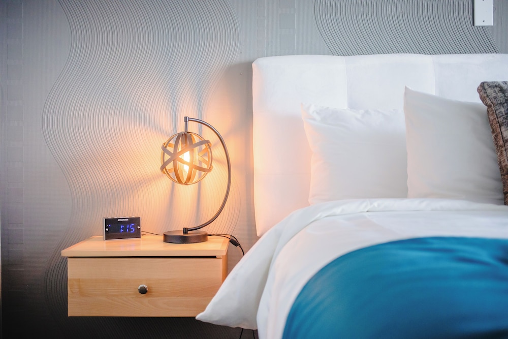 Signature Room, 1 King Bed, Sea View (Pavillon Acadie)