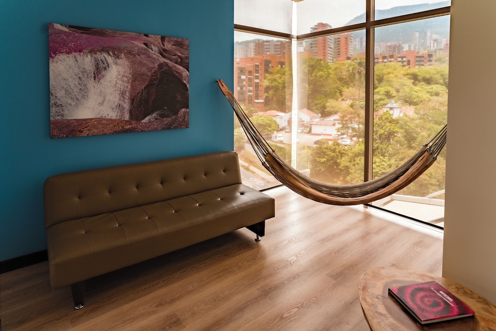 Executive Suite - Photo 2