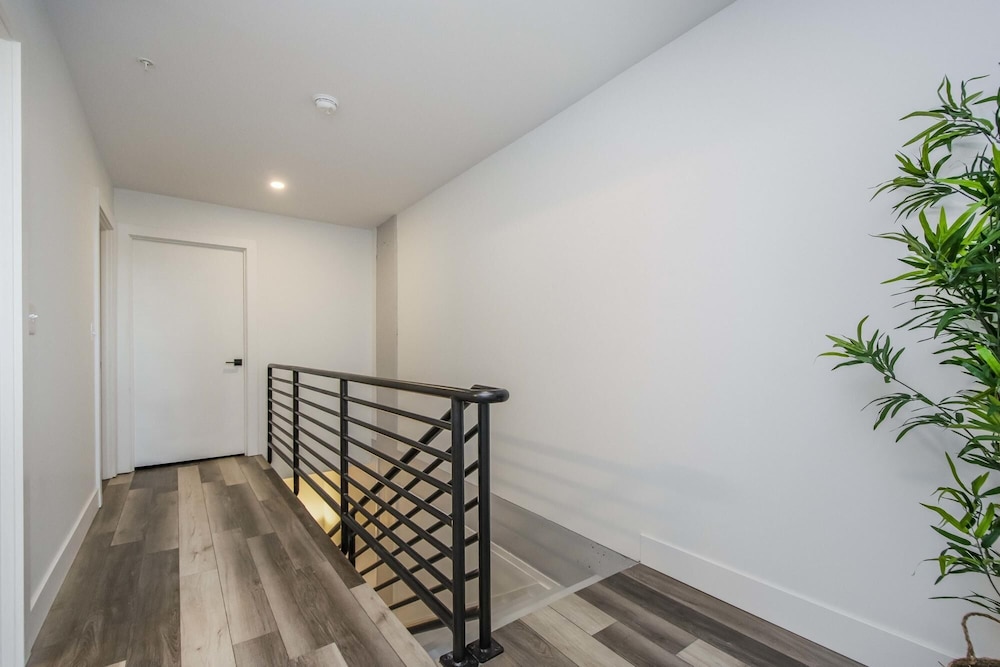 Luxurious 3 Bedroom Brand NEW Town House, 사진 11