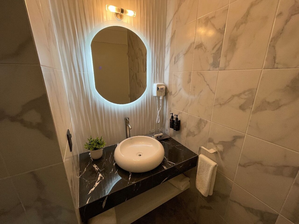 Superior Double Room, 2 Queen Beds, Balcony, City View photo 2