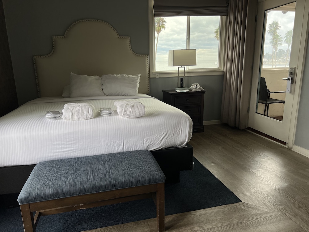 Signature King Bed, Ocean View - Photo 1