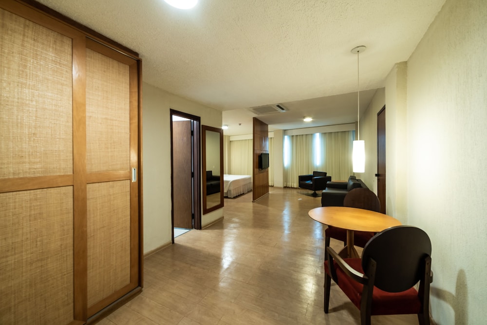 Suite - Photo 1