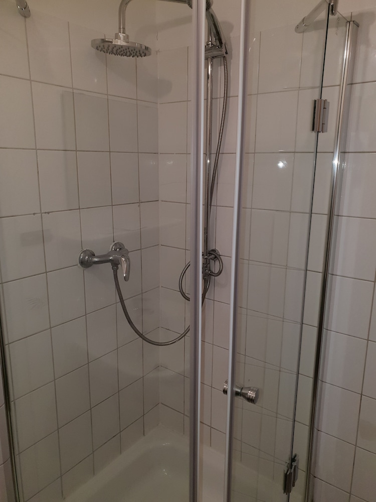 Quadruple Room (Shower) photo 3
