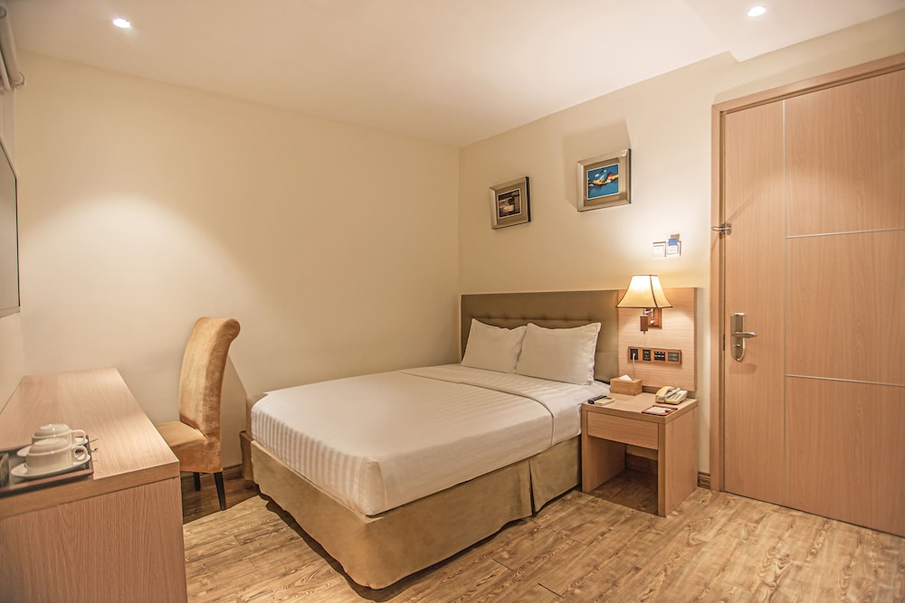 Deluxe Room with Window photo 2