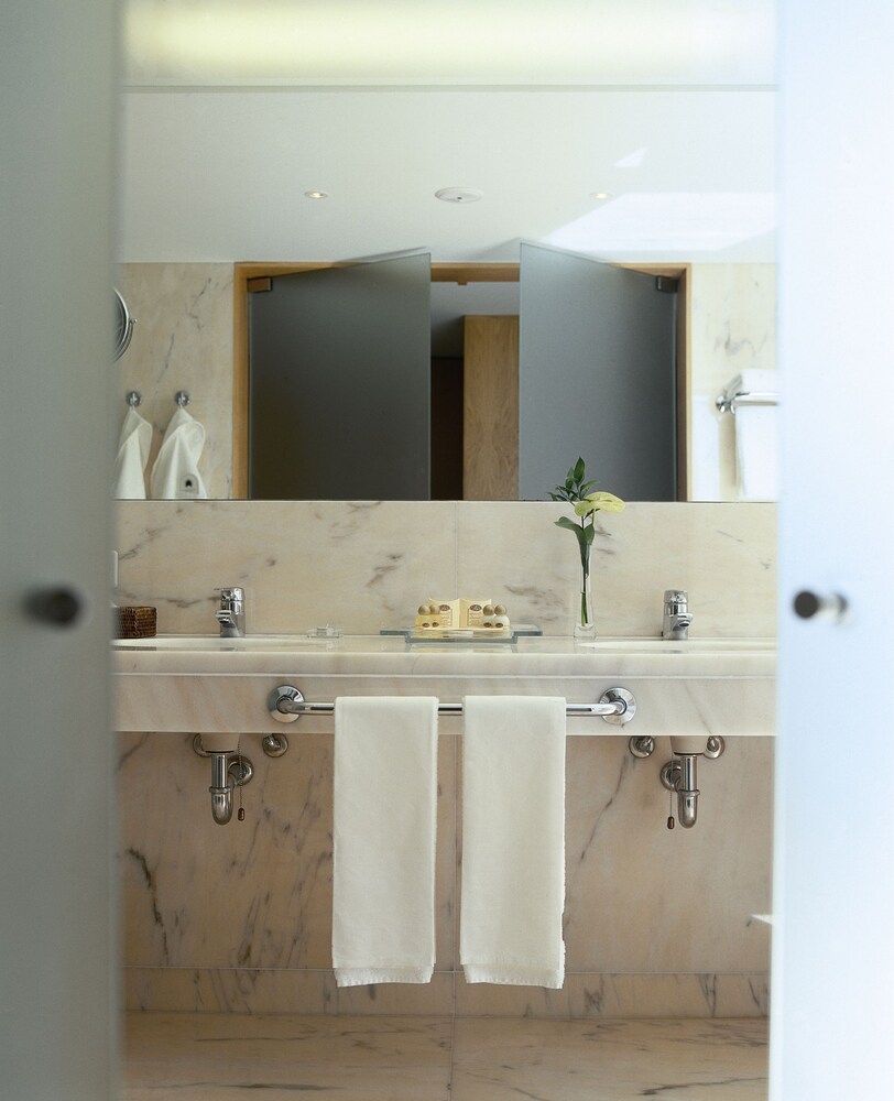 Deluxe Suite photo 3