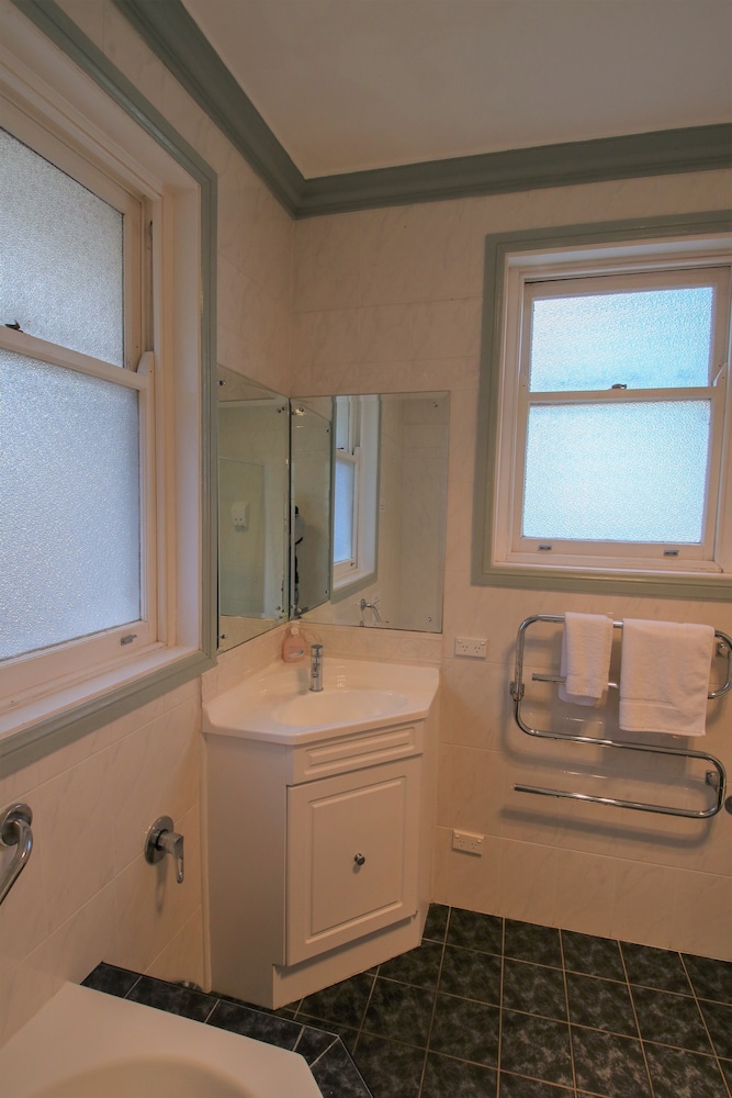 Family Suite, 1 Bedroom, Private Bathroom photo 3