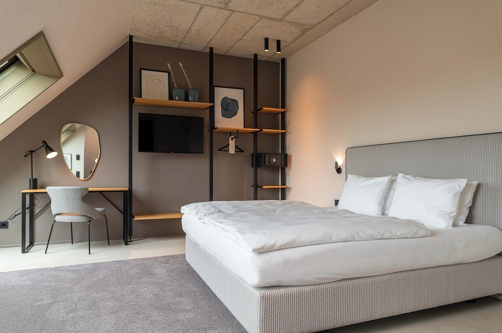 Comfort Room (wheelchair accessible)