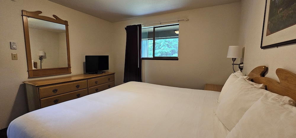 Executive Suite, 1 Bedroom, Kitchen, Garden View (Two Double Suite) photo 2