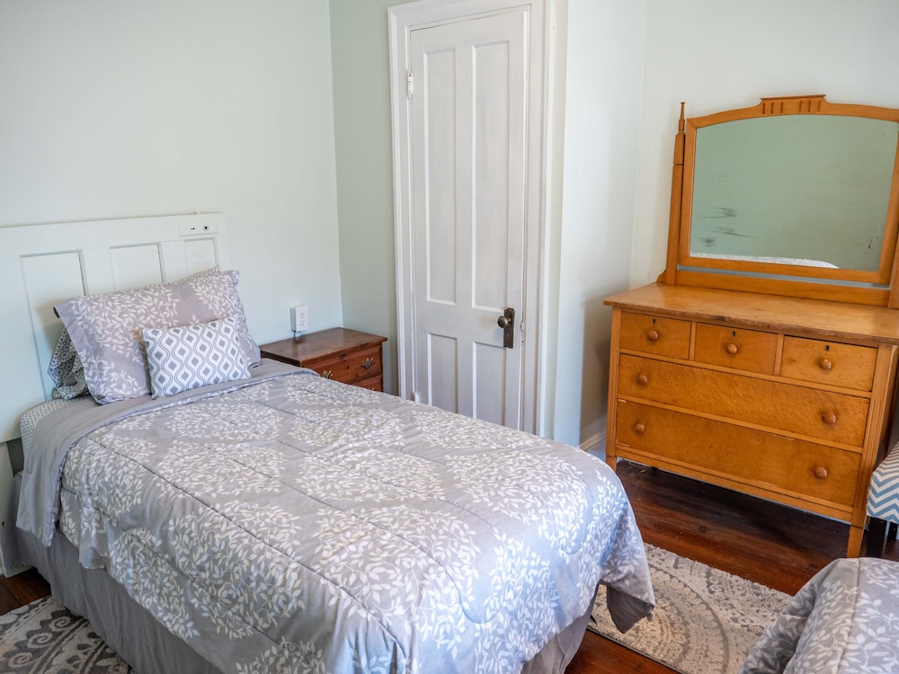 Beaverkill Room, 2nd Floor, 1 Queen Bed and 1 Twin Bed, Non Smoking, Private Bathroom photo 3