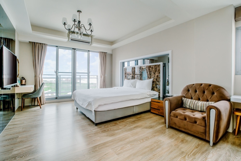 Grand Double Room, Balcony, Partial Ocean View photo 1