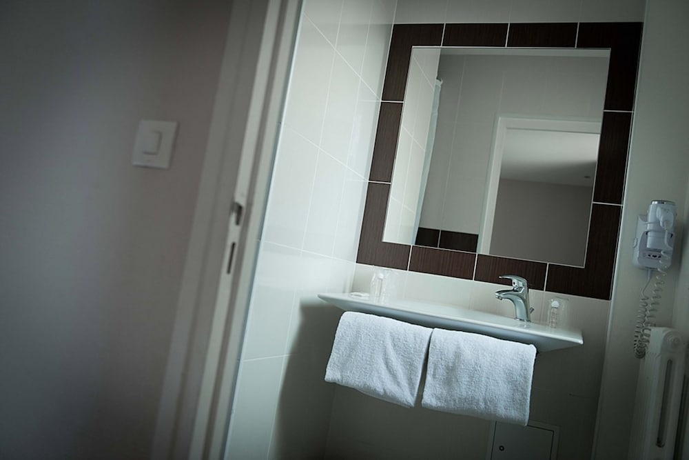 Room, 2 Bedrooms, 2 Bathrooms (Adjoining) - Photo 4