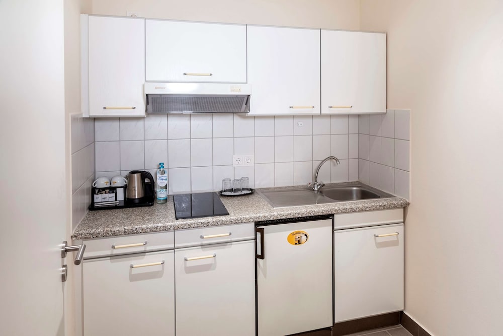 Standard Room, 1 Double Bed, Kitchenette (Converts to 2 Twin Beds;with Sofabed) - Photo 6