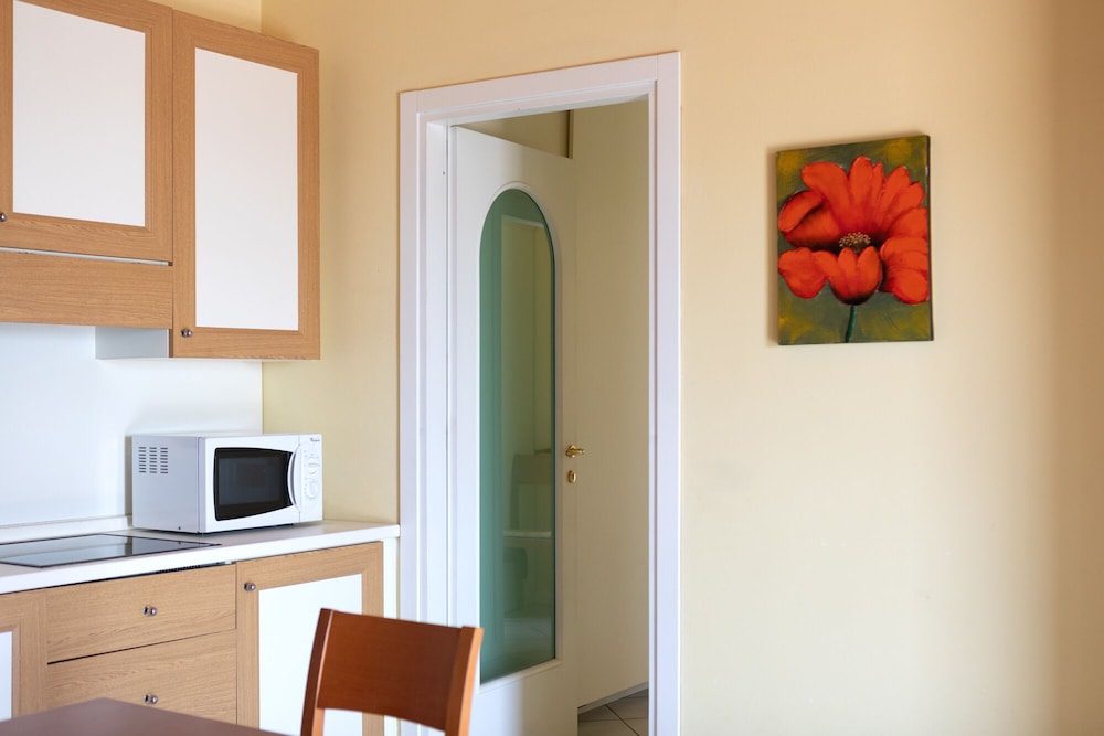 Standard Suite, 2 Bedrooms, Balcony, Lake View - Photo 17