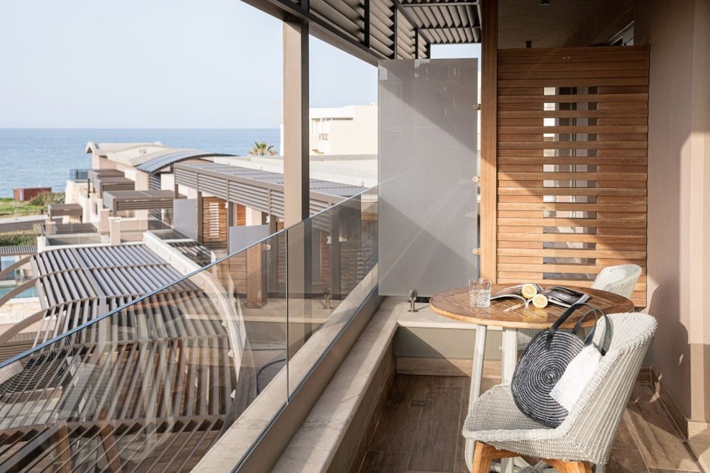 Luxury Maisonette with Private Pool & Sea View - Photo 8