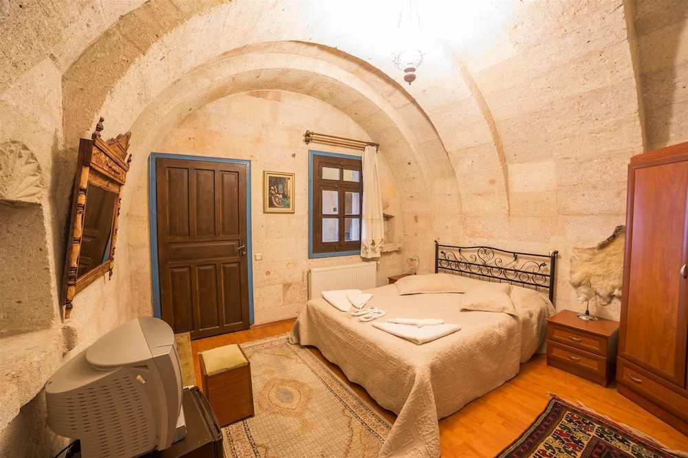 Stone Arch Room photo 2