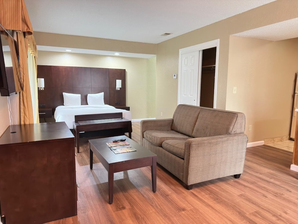 Studio Suite, 1 Queen Bed, Non Smoking - Photo 6