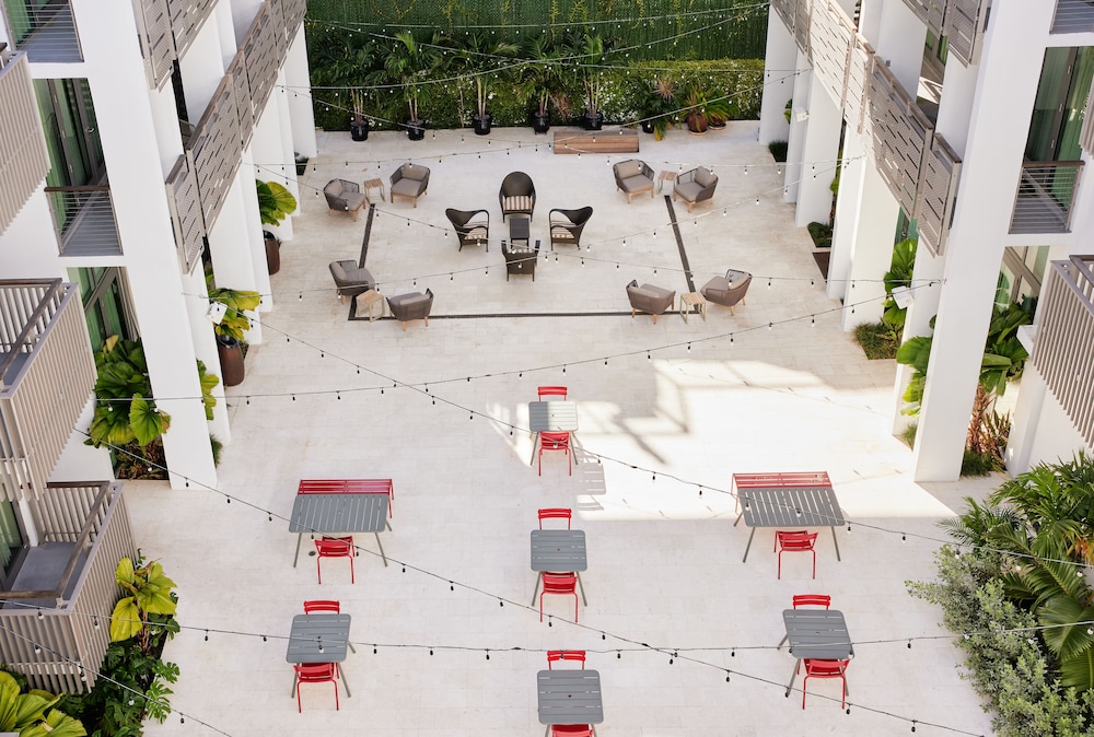 Betsy Balcony - Photo 5