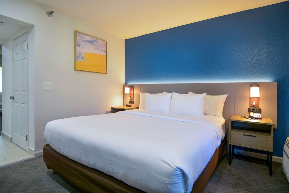 Comfort Inn & Suites Moreno Valley near March Air Reserve Base, Zdjęcie 2