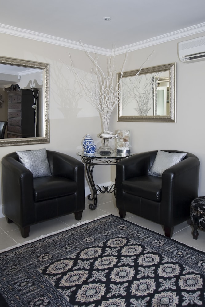 Manor Suite photo 3