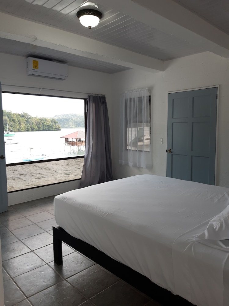 Room 8 photo 1