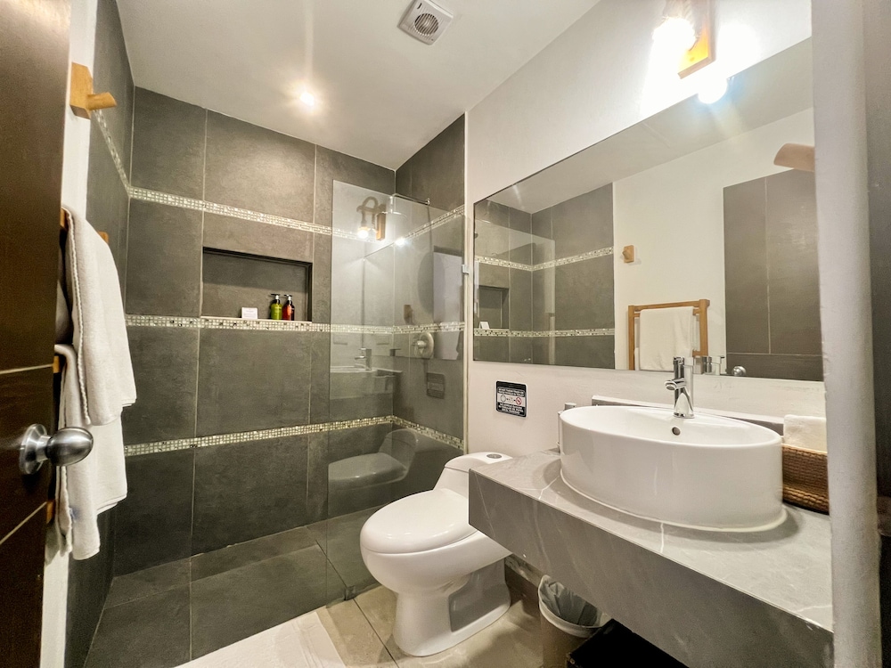 Deluxe Double Room, 1 Queen Bed - Photo 9