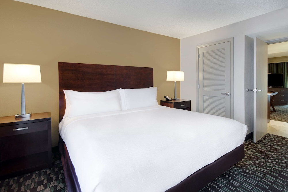 Room, 1 King Bed (Atrium Building) - Photo 3