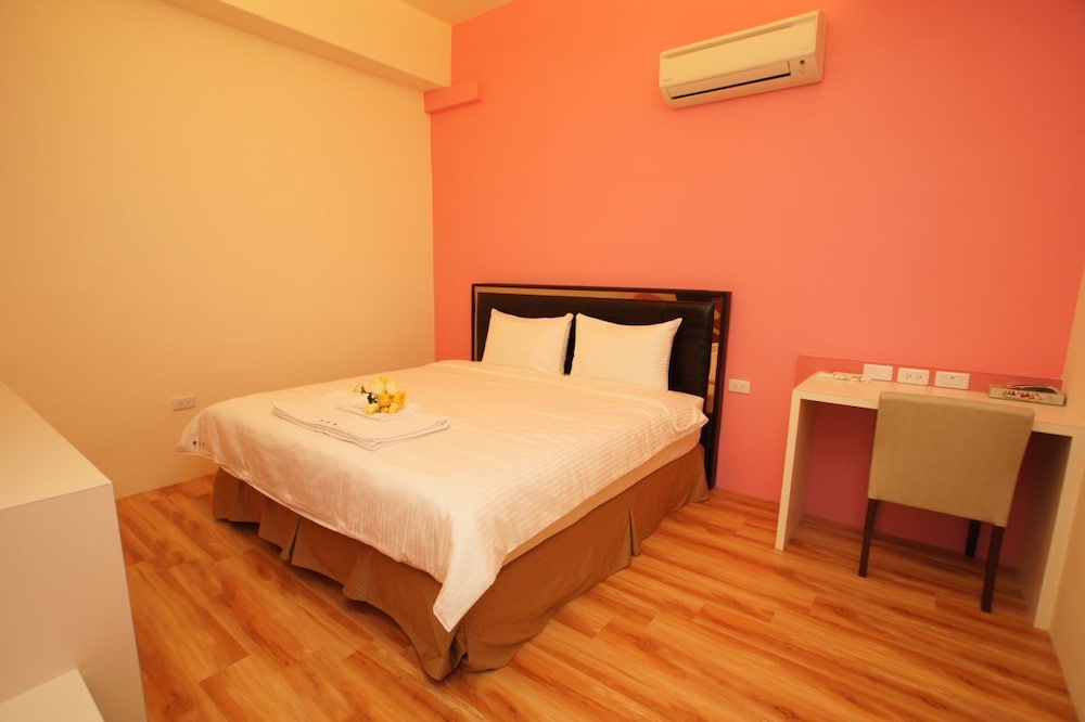 Economy Double Room, No Windows photo 1