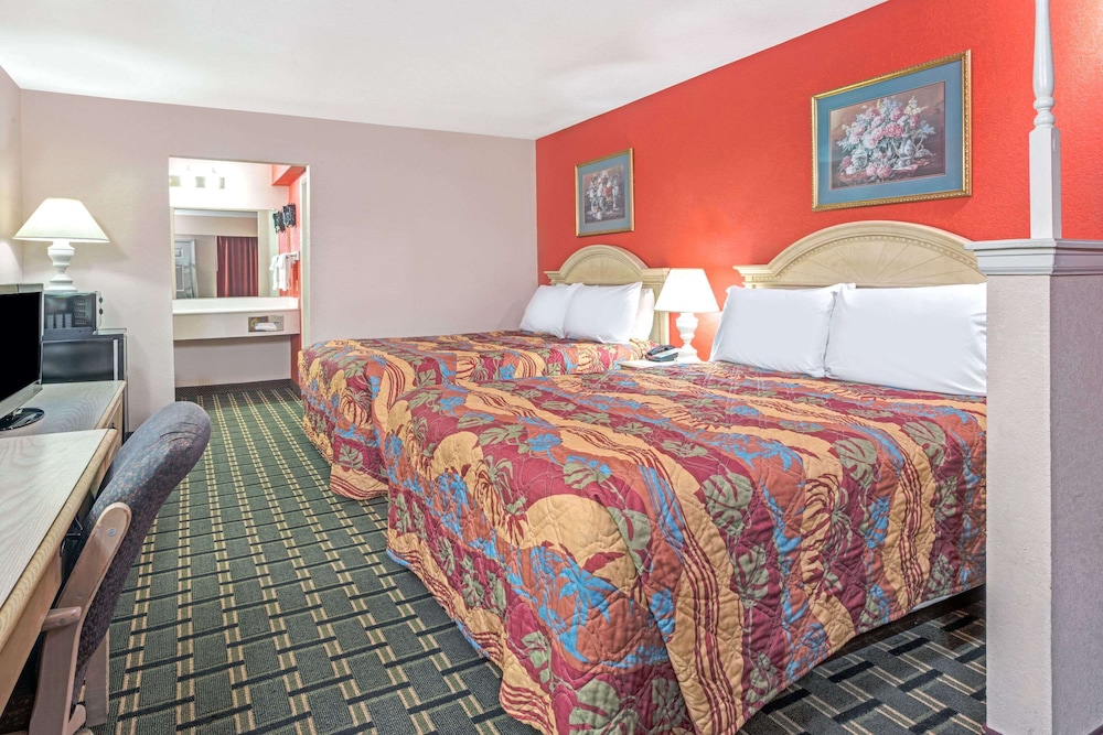Room, 2 Queen Beds, Accessible - Photo 1