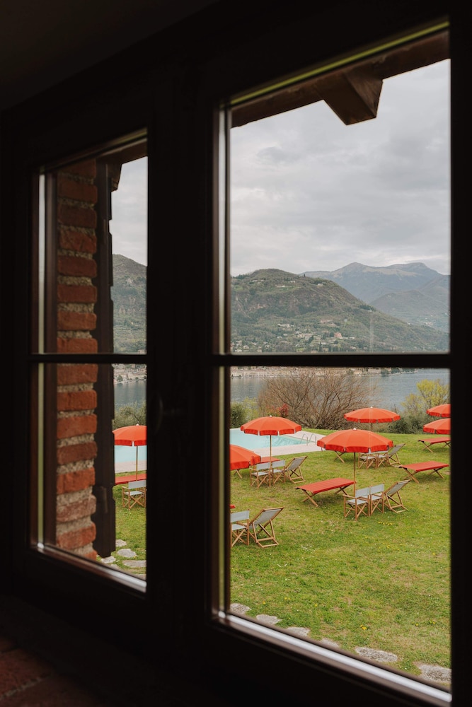 Junior Room, Lake View