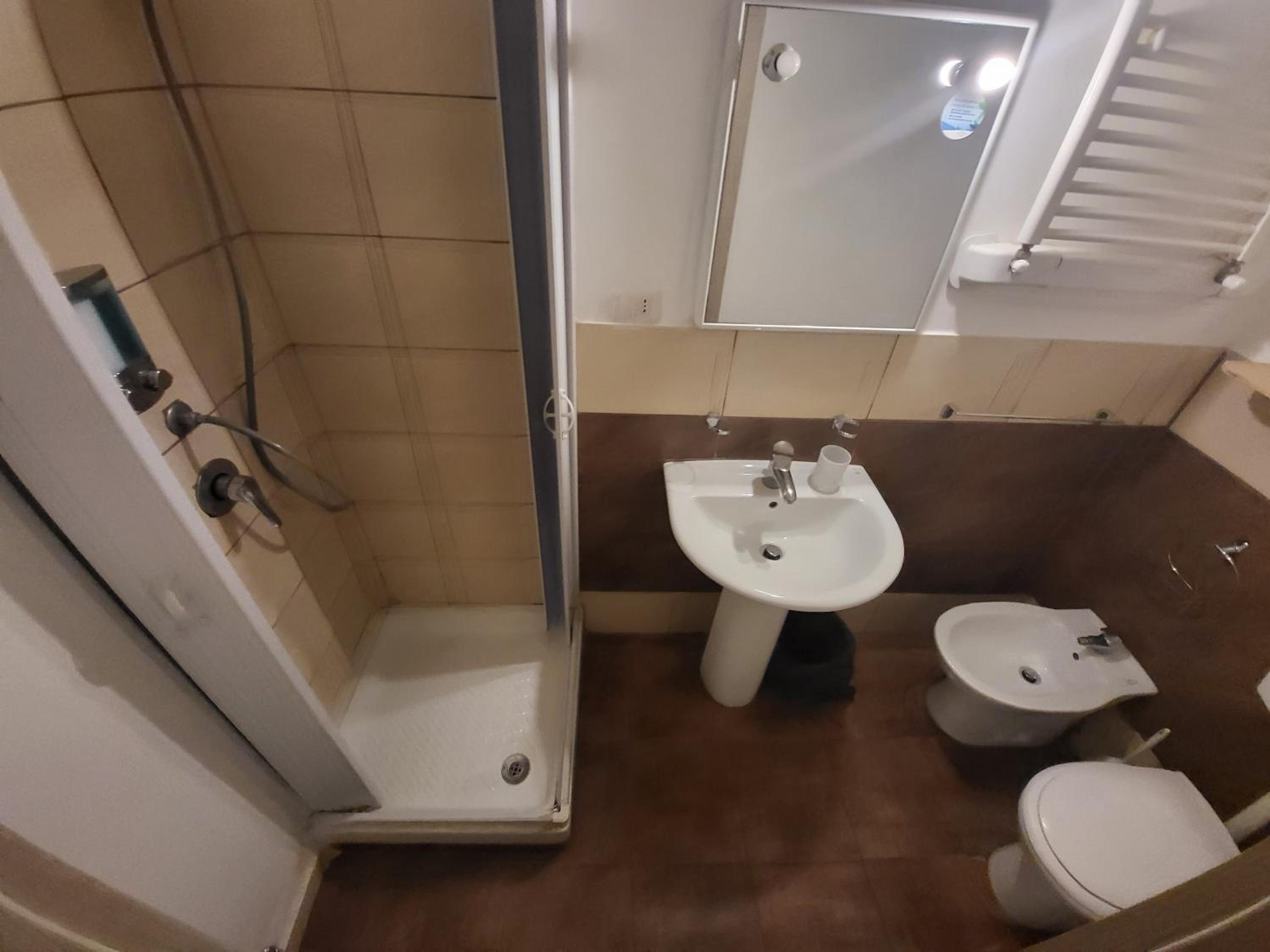 Small Single Room photo 2