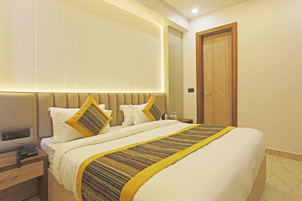 Primer Room_with One way airport transfers