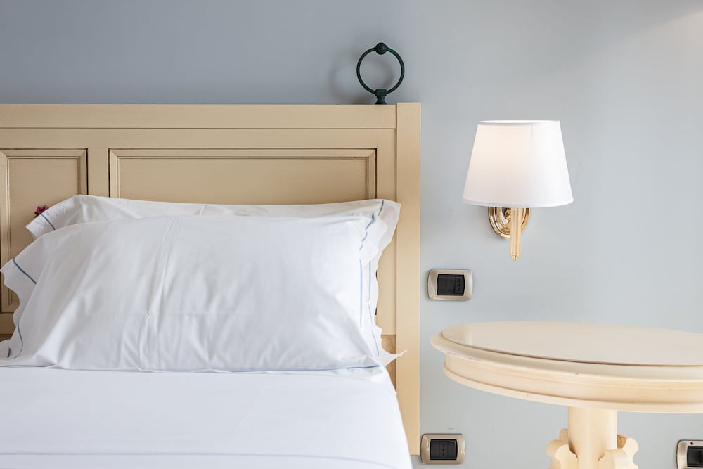 Standard Double or Twin Room, Partial Sea View photo 2