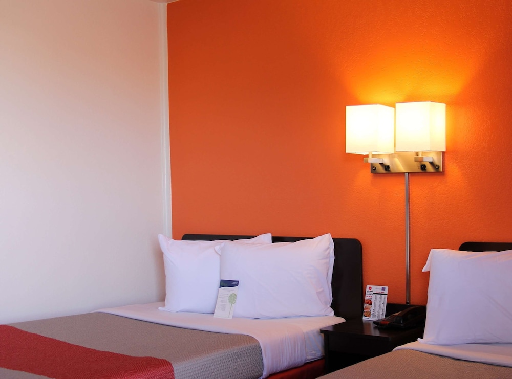Standard Room, 2 Double Beds, Non Smoking - Photo 2