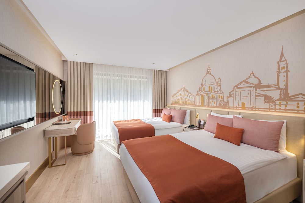 Deluxe Double or Twin Room, Balcony, Pool View