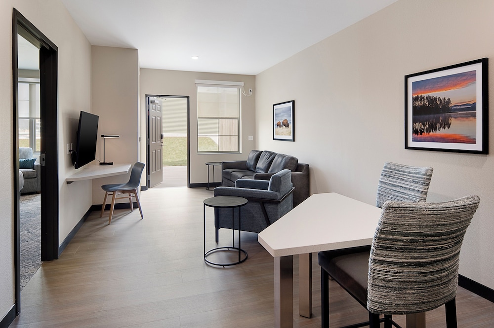 Suite, 1 King Bed, Mobility Accessible (Courtyard) photo 3