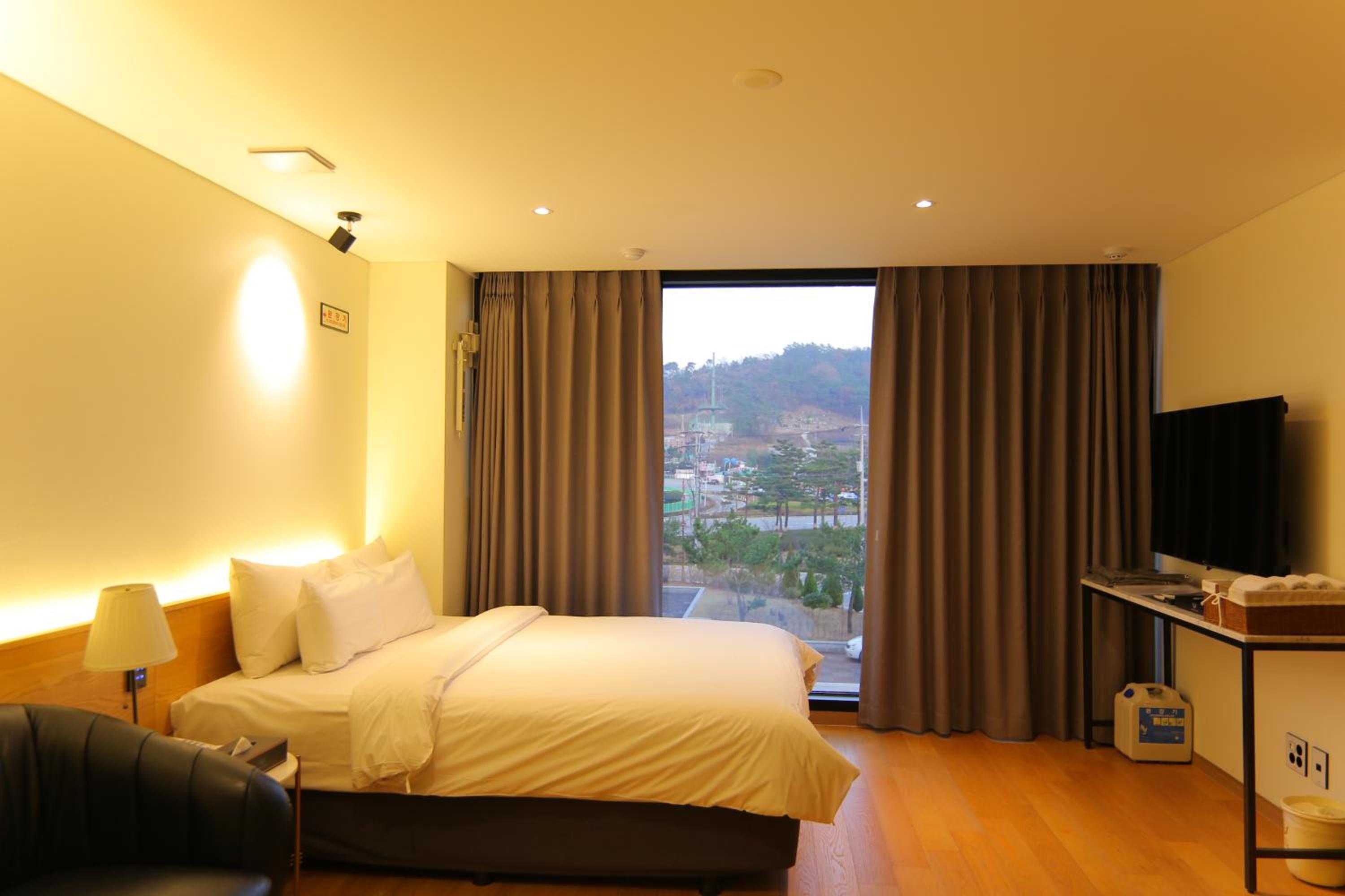 Family Room with Terrace - Photo 4