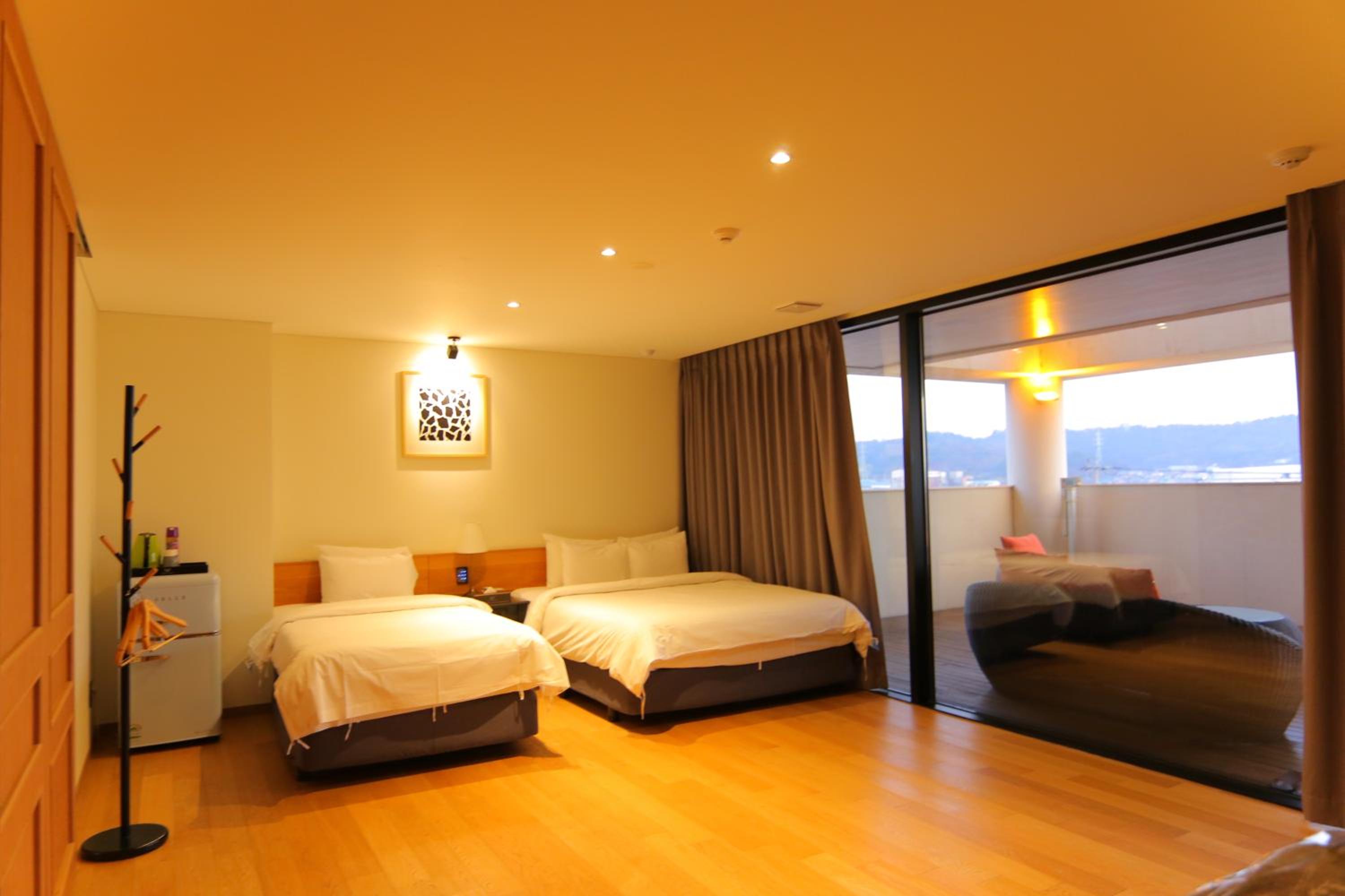 Family Room with Terrace - Photo 5