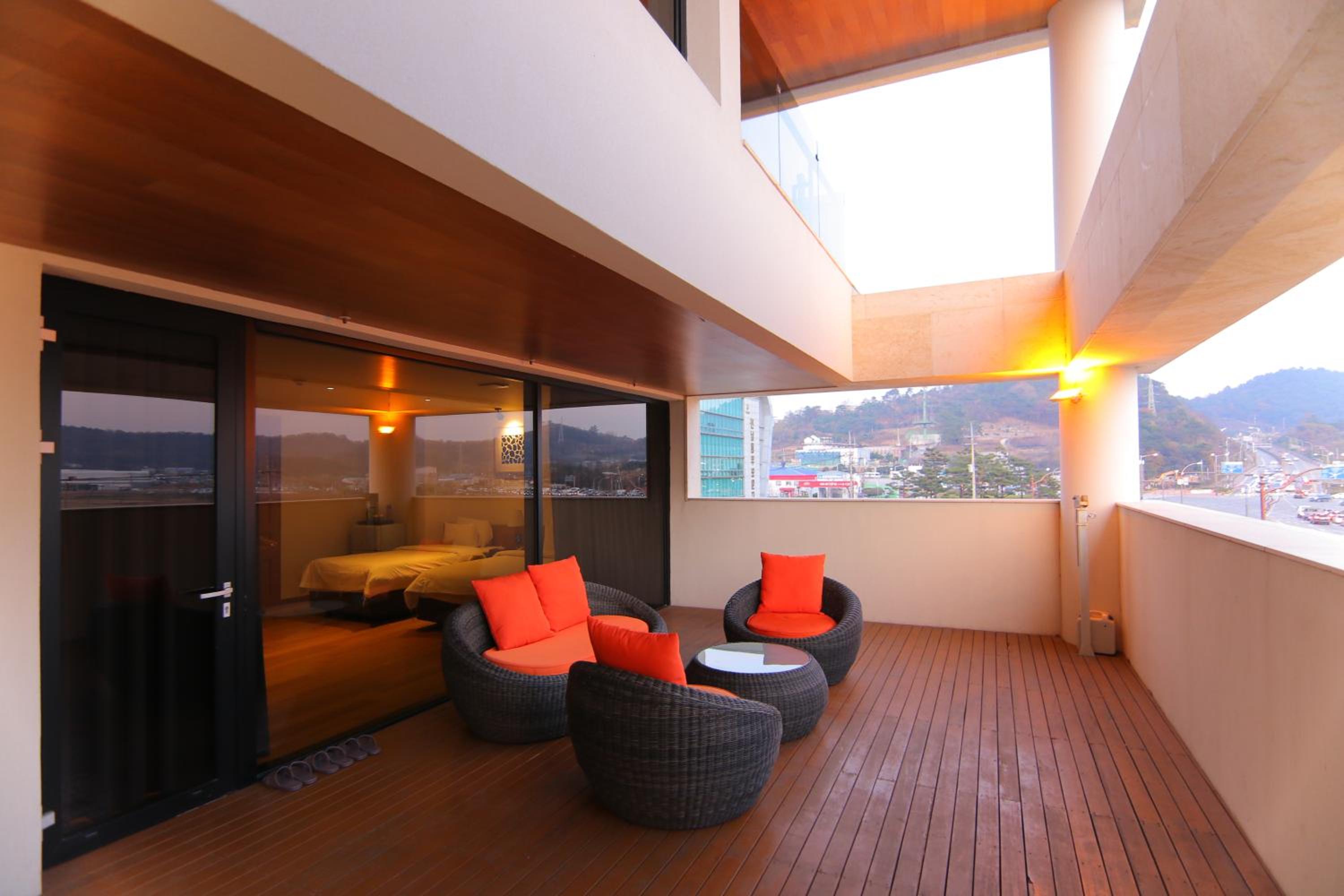 Family Room with Terrace - Photo 8