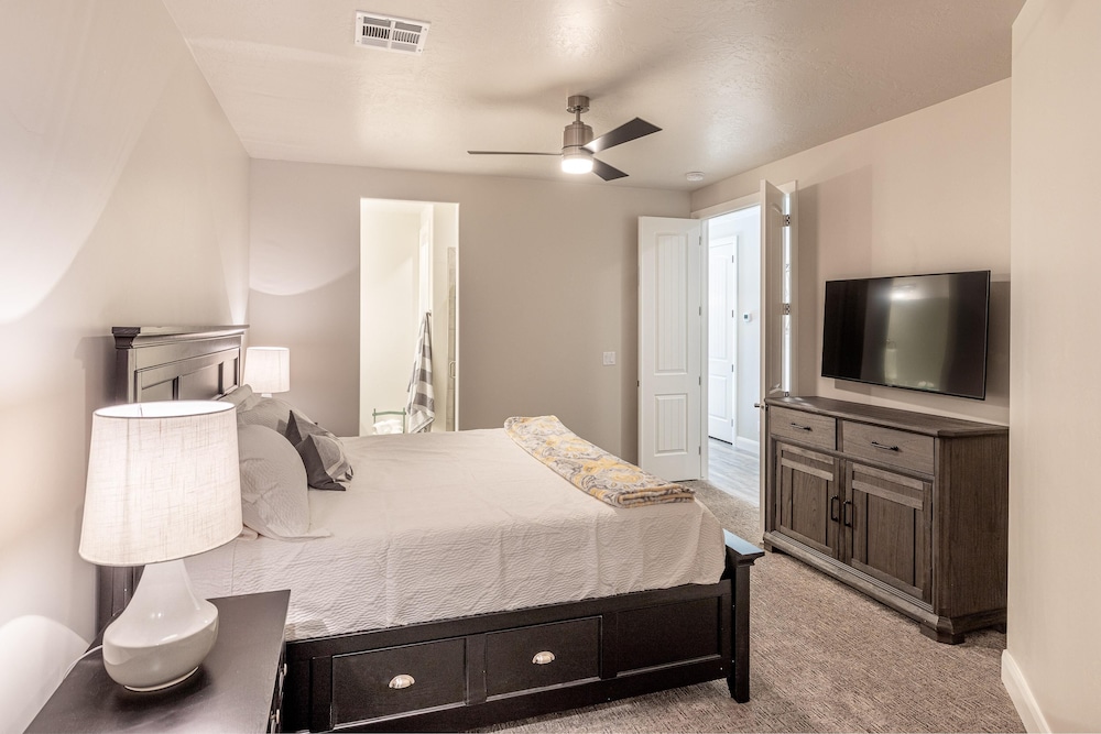 House, Multiple Beds (Red Cliff Farmhouse) photo 1