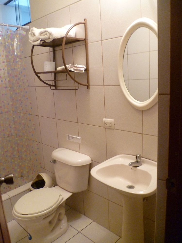 Standard Twin Room, 2 Twin Beds, Private Bathroom photo 3