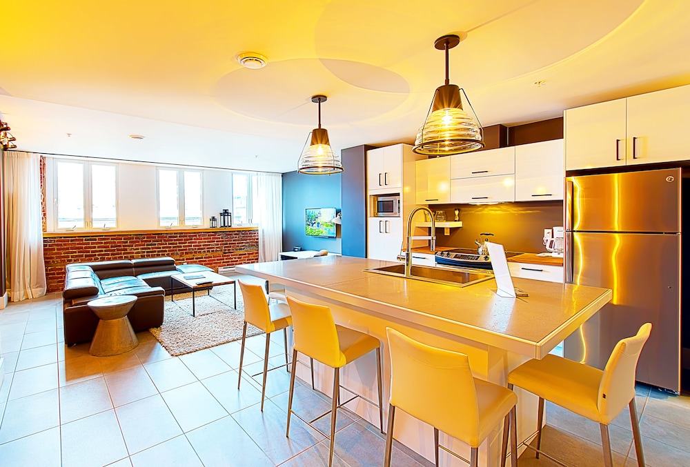 Penthouse Loft, 2 Bedrooms (402)