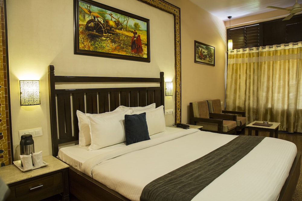 Luxury Double Room, 1 King Bed, Garden View photo 2