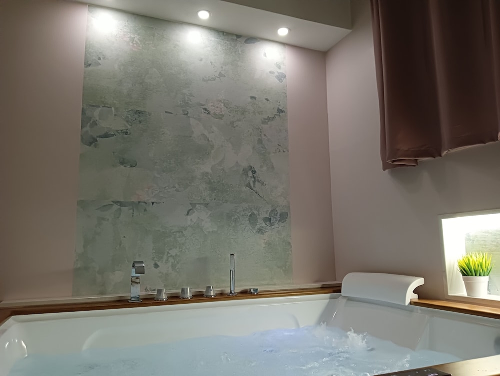 Deluxe Room - Photo 6