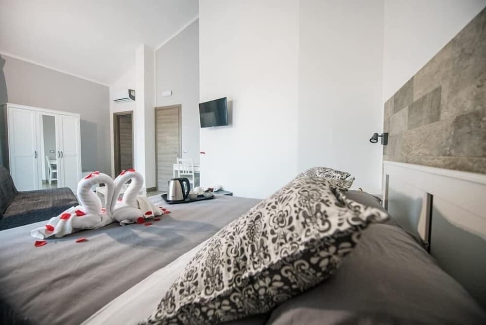 Triple Room (2)