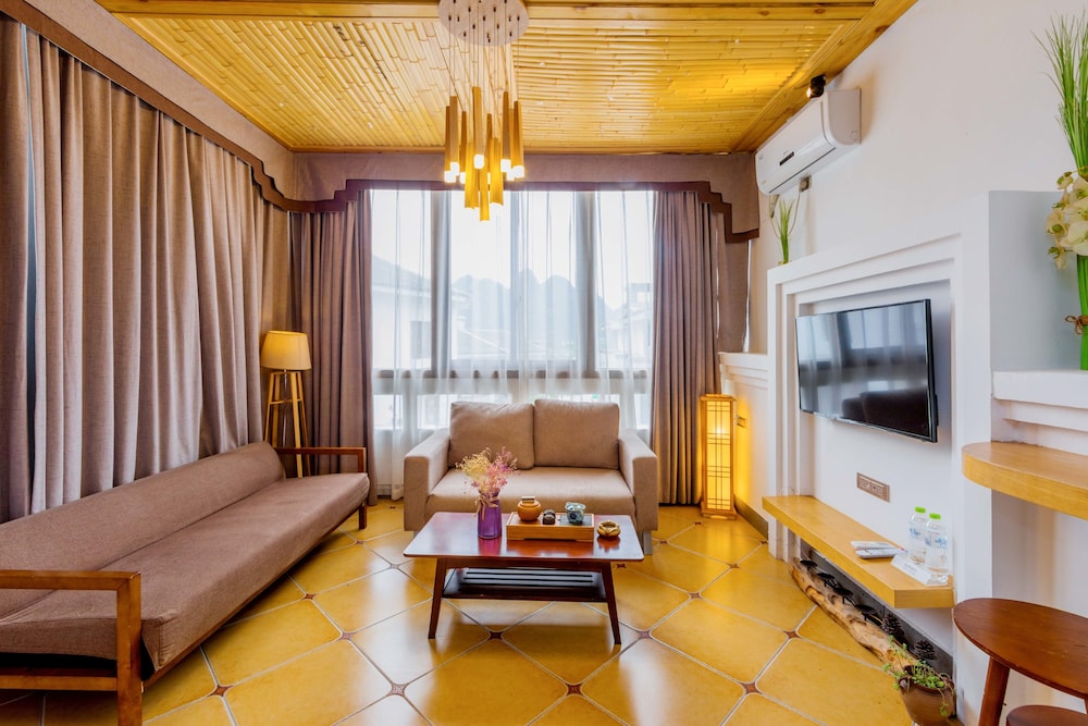 Deluxe Suite photo 3