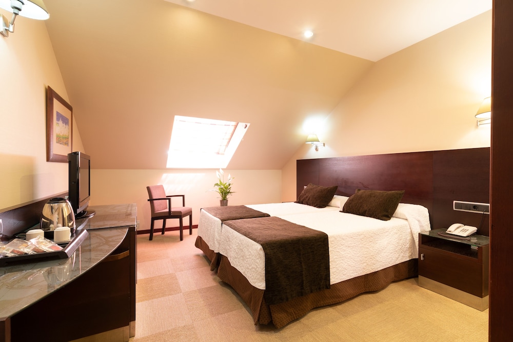 Deluxe Double or Twin Room - Photo 3