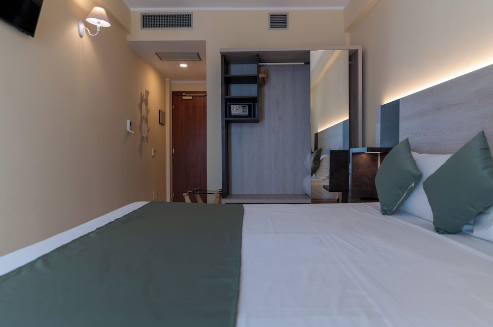 Superior Double or Twin Room - Photo 3