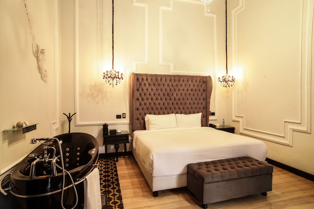 Elegance Suite, 1 King Bed, Hot Tub