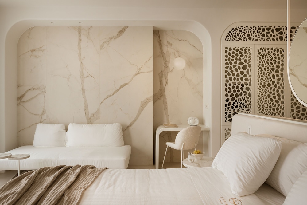 Junior Suite, 1 King Bed, Jetted Tub - Photo 1